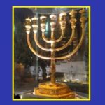 בהעלותך את הנרות אל מול פני המנורה